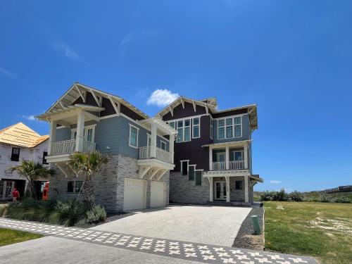 SBSL706 Luxury, Ocean front beach house, Hot Tub, Boardwalk to Beach in Port Aransas, USA