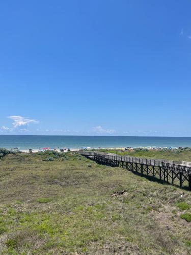 SBSL706 Luxury, Ocean front beach house, Hot Tub, Boardwalk to Beach in Port Aransas, USA