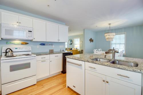 Lovely Tybee Island Home with Deck Less Than 1 Mi to Beach! Lovely Tybee Island Home with Deck Less Than 1 Mi to Beach!