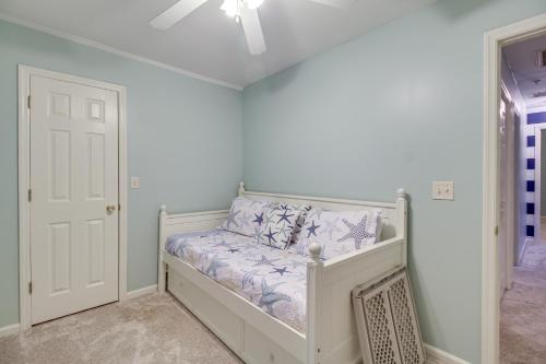 Lovely Tybee Island Home with Deck Less Than 1 Mi to Beach! Lovely Tybee Island Home with Deck Less Than 1 Mi to Beach!