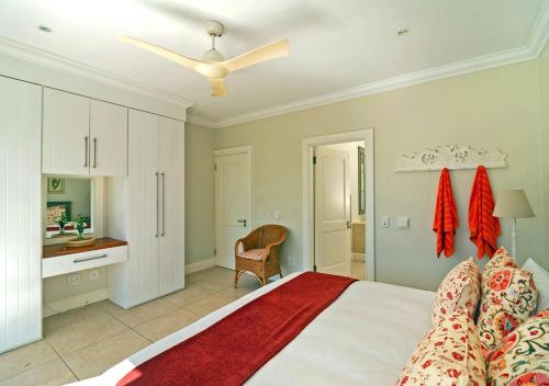 Five-Bedroom House image 6