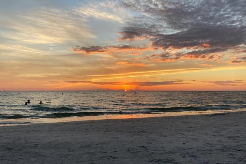 Islanders Outpost in Dunedin, USA
