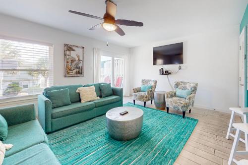 EC230 Beachside Condo Community with Shared Pools and Boardwalk in Port Aransas, USA