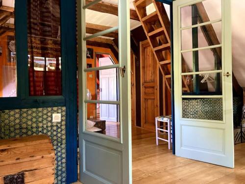 Havre de paix rénové avec amour, espace yoga . (Havre de paix renove avec amour, espace yoga .) in Pailherols