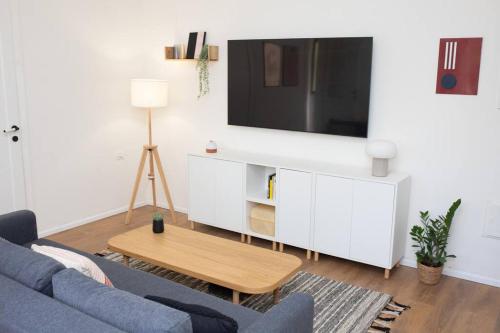 Bright and Cozy Bauhaus Gem in Raanana