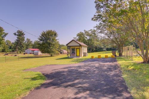 Quiet Millington Tiny House Near Naval Air Base!