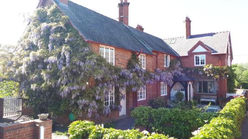 Cotton Farm - Accommodation - Chester