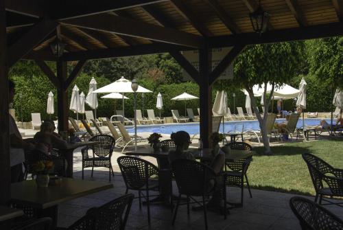 Bể bơi, Kotzias Beach Apartments in Pissouri