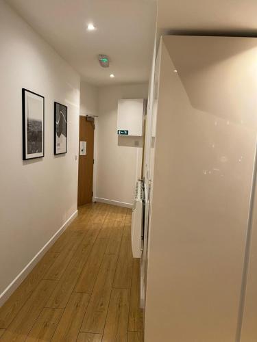 Tranquil 1 BR Retreat in Piccadilly VR4, Londra (foto 10)