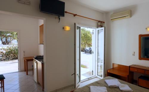 Photo - Peter Studios