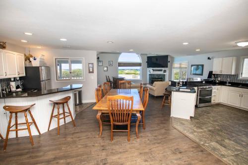 OCEANFRONT, Ocean Views, Private Pool, Rec Room, 230, Long Weekends, Королла (фото 10)
