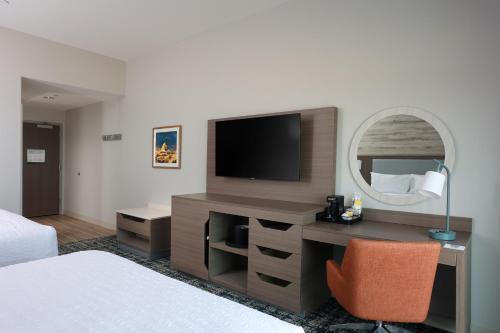 Hampton Inn & Suites Manistee Waterfront - image 3