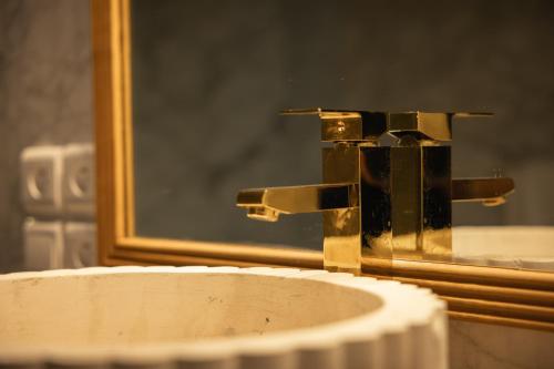 Standard Suite image 5
