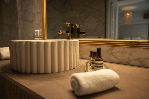 Standard Suite image 7