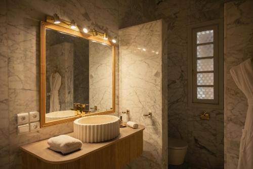 Standard Suite image 8