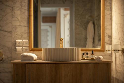 Standard Suite image 3