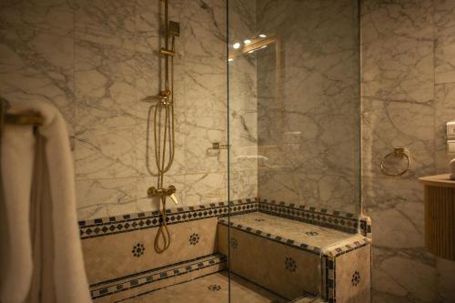 Standard Suite image 4