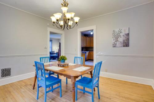 Cozy Westcott Home about half Mi to Syracuse Campus! in Syracuse, USA