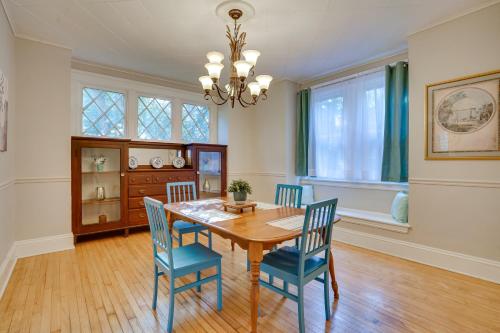 Cozy Westcott Home about half Mi to Syracuse Campus! in Syracuse, USA