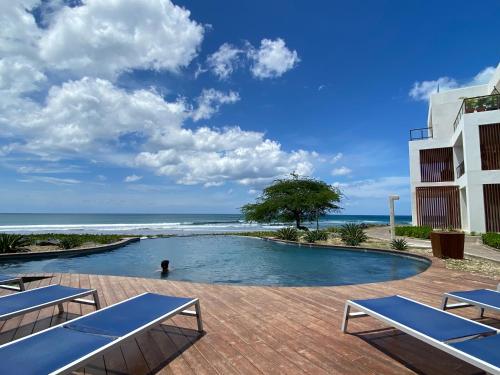 Hacienda Iguana beach front Penthouse with swimming pools and ocean view