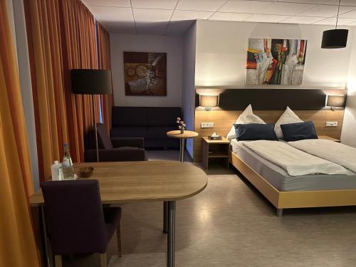 1 king bed, 1 sofa bed