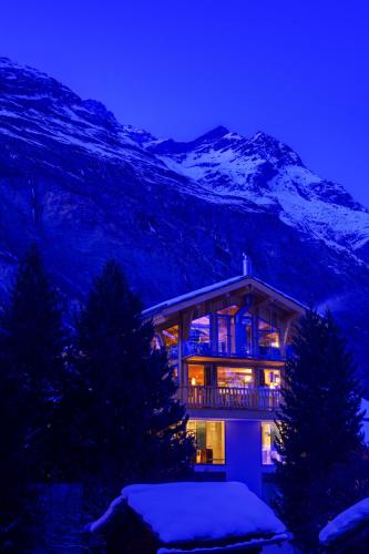 Backstage Hotel Chalet Rooms - image 8