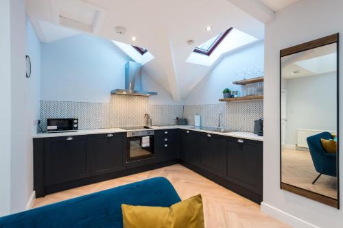 Quiet, Central 2 Bedroom Royal Mile Gem - Edinburgh