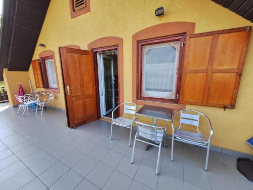 BALATONHEGYVIDÉKI APARTMAN