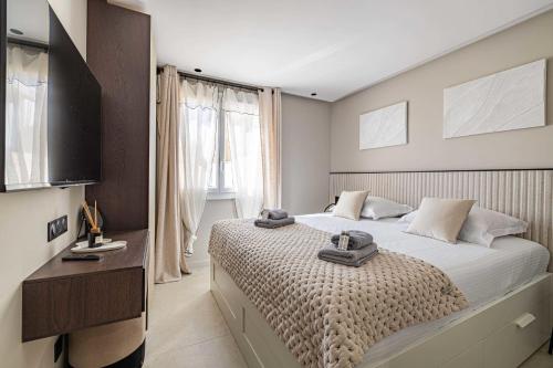 Amazing Haussmann style apartment - South-facing balcony - 2BR4p