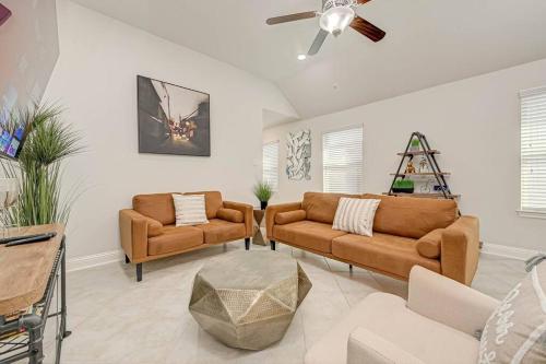 IAH-Houston Hideaway - Free Parking, WiFi, Sleeps 10 in Humble, USA