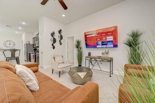 IAH-Houston Hideaway - Free Parking, WiFi, Sleeps 10 in Humble, USA
