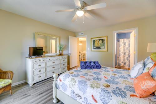 Emerald Isle Condo with Indoor Pool and Beach Access!