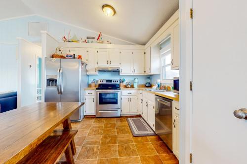 Cap'n Stilts Cap'n Stilts