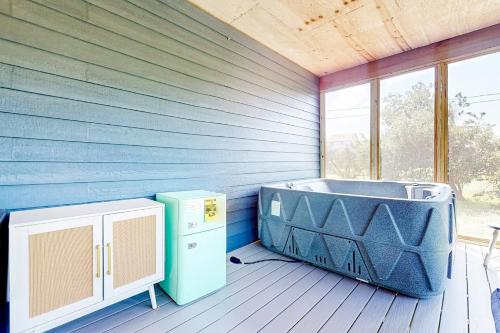 Cap'n Stilts Cap'n Stilts