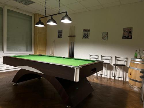 Jaurès 99 - 2 chambres salle de billard et jardin