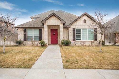 Heart of Heritage Hills Home