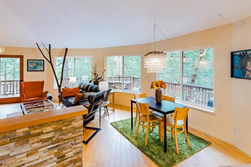 The Island Treehouse in Orcas Island (WA)