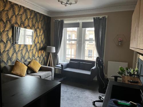 Stunning apartment on Perth Rd-mins from City Centre Dundee