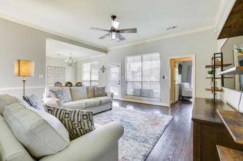 Canalfront Baton Rouge Home with Patio 6 Mi to LSU! in Baton Rouge, USA