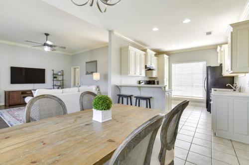 Canalfront Baton Rouge Home with Patio 6 Mi to LSU! in Baton Rouge, USA