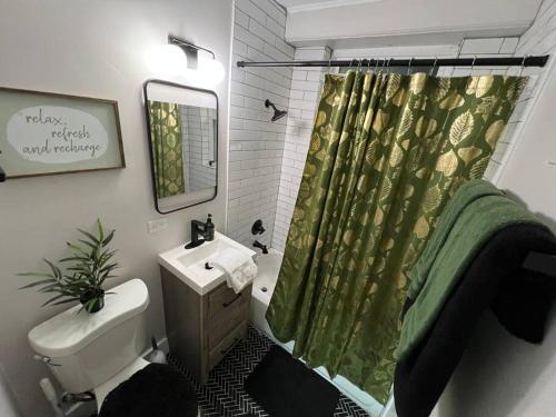 Townhouse Retreat: 3 miles from Beale St in Memphis, USA