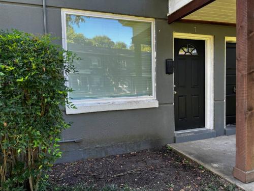 Townhouse Retreat: 3 miles from Beale St in Memphis, USA