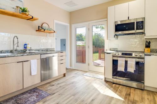 Near Downtown Spacious Casper Getaway with Deck in 卡斯帕