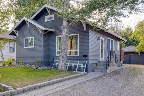 Near Downtown Spacious Casper Getaway with Deck in 卡斯帕