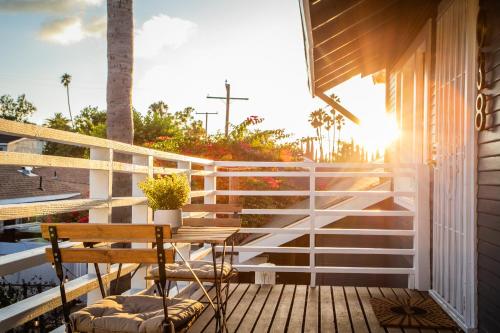 Historic Apt Mins to Beach, Convention Center, Downtown w Free Parking in Long Beach, USA