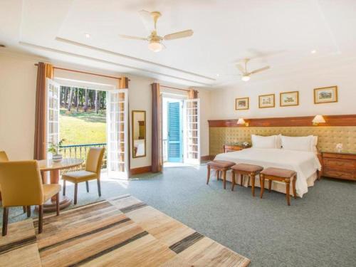 Double or twin room, deluxe, 3 beds