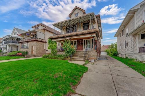 Renovated Main Floor Large 3 Bed House near Buffalo Állatkert