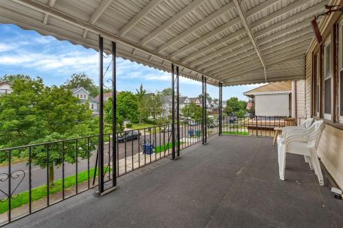 Renovated Main Floor Large 3 Bed House near Buffalo Állatkert