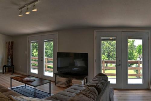 Lone Star Cabin - spacious 15 minutes to downtown in Austin, USA