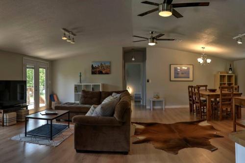 Lone Star Cabin - spacious 15 minutes to downtown in Austin, USA